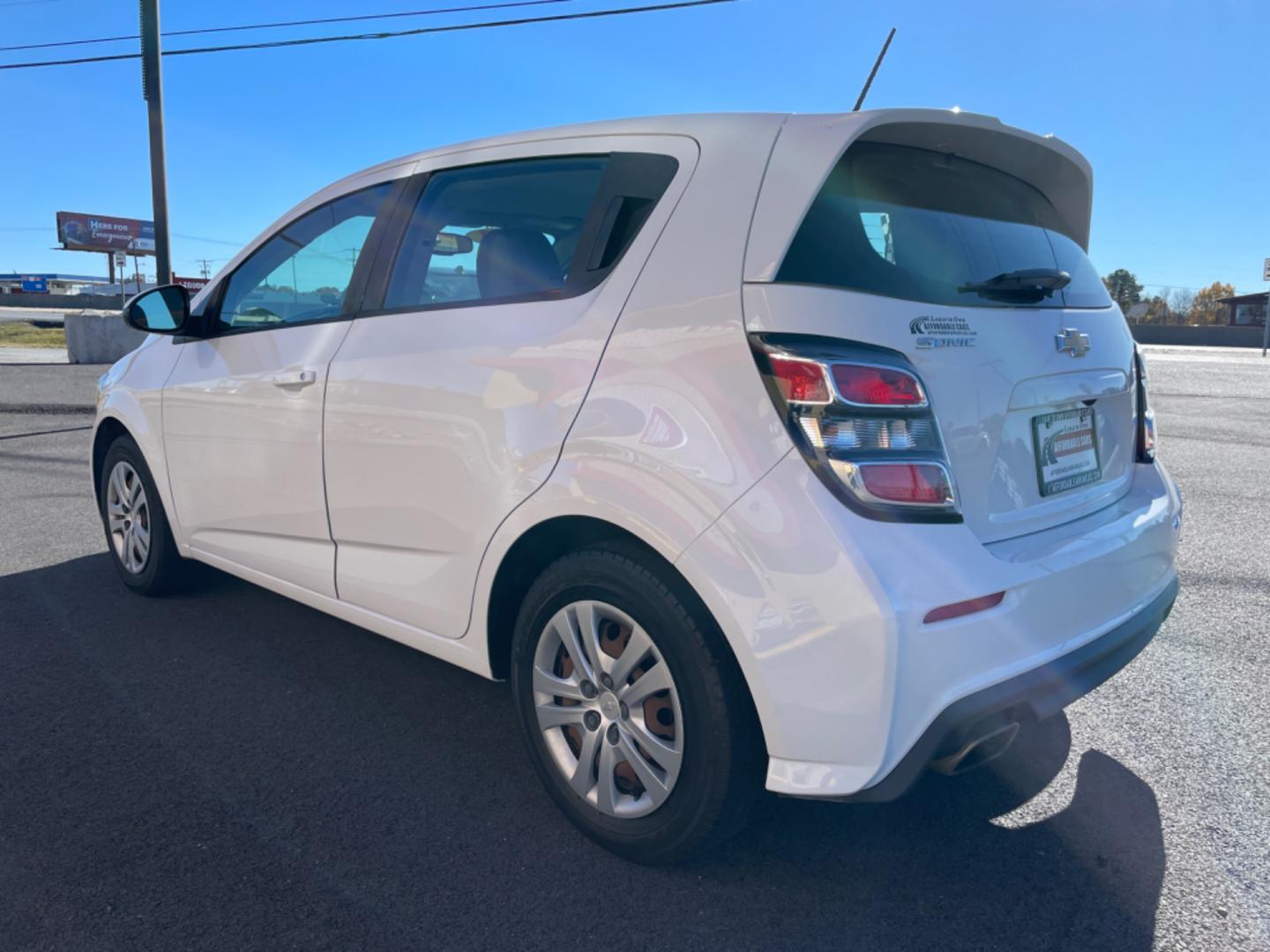 2017 White Chevrolet Sonic (1G1JG6SH2H4) with an 4-Cyl, 1.8 Liter engine, Automatic, 6-Spd transmission, located at 8008 Warden Rd, Sherwood, AR, 72120, (501) 801-6100, 34.830078, -92.186684 - Photo#5